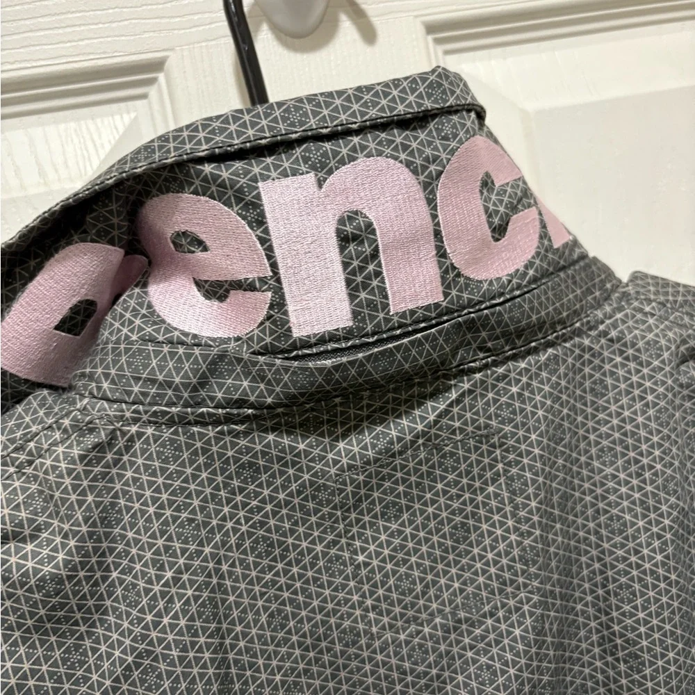 Bench Geometric Gray Jacket with Pink Embroidery
